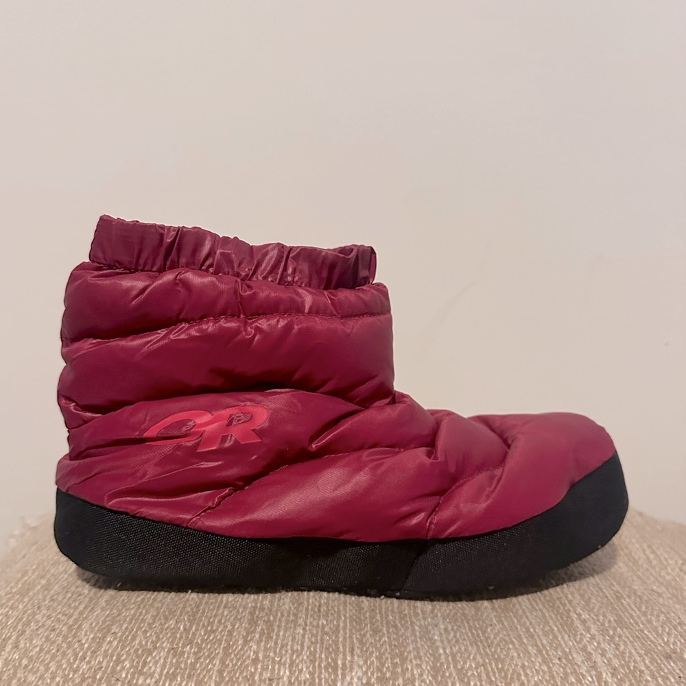 Outdoor Research Women’s Down Booties Sz Medium Kalamata❄️EUC, Worn Indoors Once